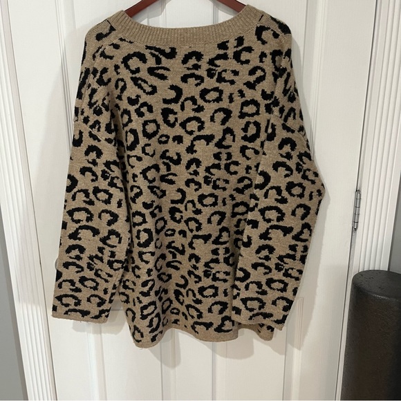 Lyla & Like v neck tan and black oversized sweater size medium - Picture 5 of 9